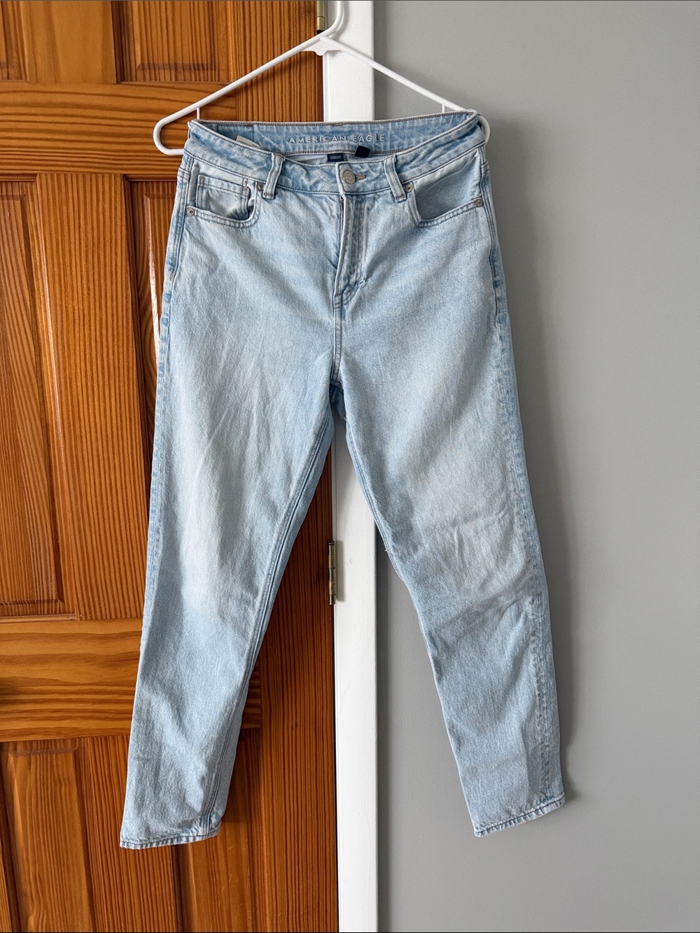 American Eagle Outfitters Light Blue Denim Jeans
MOM JEANS like new